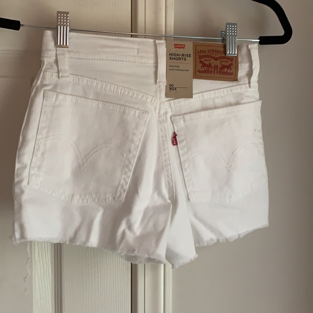 Levi’s High Rise Short - Picture 4 of 4